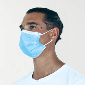 Masque chirurgical KLAP ONE type 2r porté par un homme 3/4 face