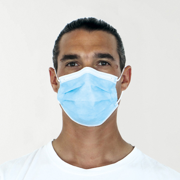 masque chirurgical KLAP ONE type 2r porté par un homme