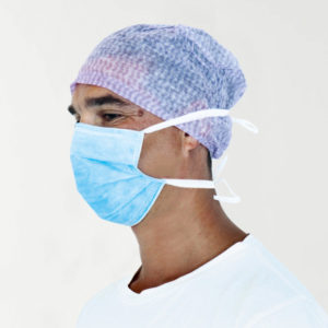 masque chirurgical à lanières type 2r porté par un homme 3/4 gauche